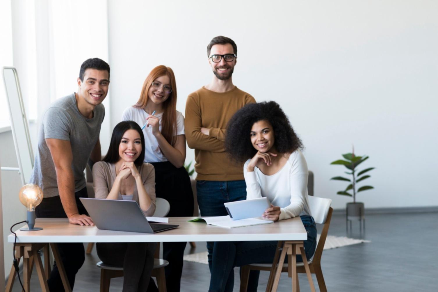 Gruppenlernsituation mit Fokus auf Finanzanalyse